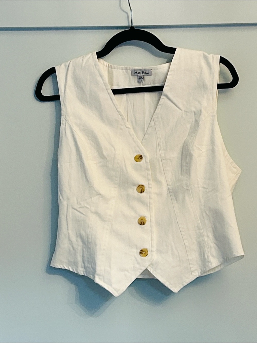 white birch White Sleeveless Button Vest